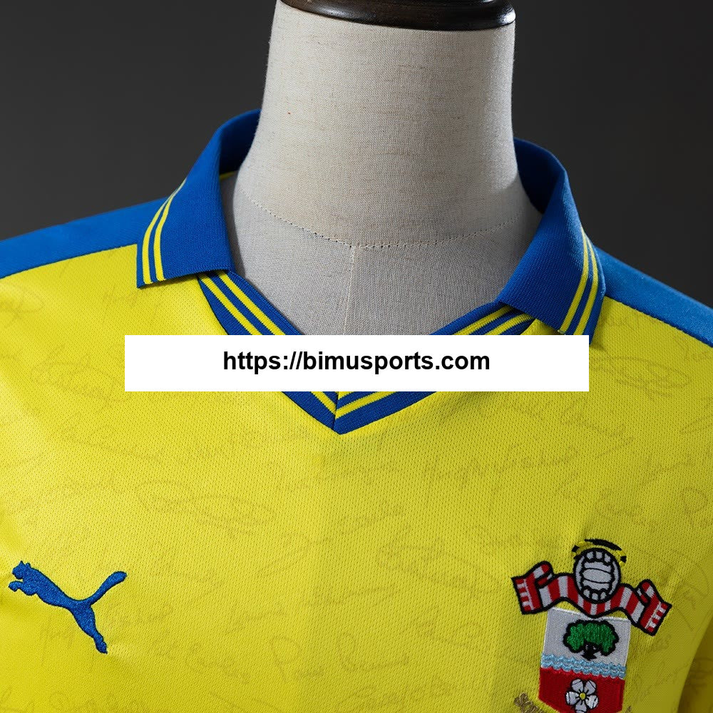 Camisola do 50º aniversário do Southampton 26/27