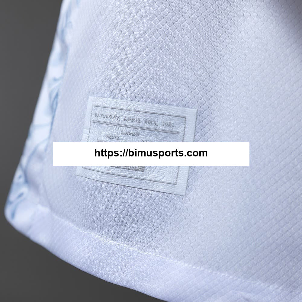 Camisola branca do 125º aniversário do Tottenham Hotspur