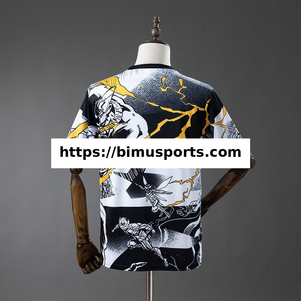 Camisola Real Madrid 25/26 Avengers - Pré-Jogo (Preto e Branco)