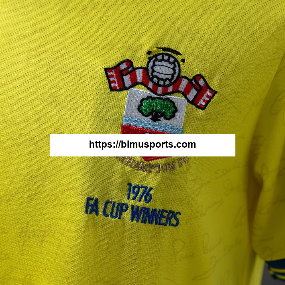Camisola do 50º aniversário do Southampton 26/27