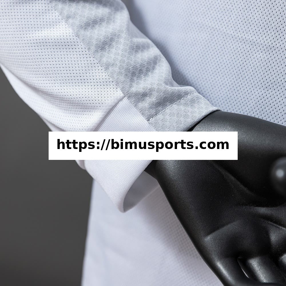 Camisola Real Madrid 25/26 Principal Manga Comprida Versão de Jogador