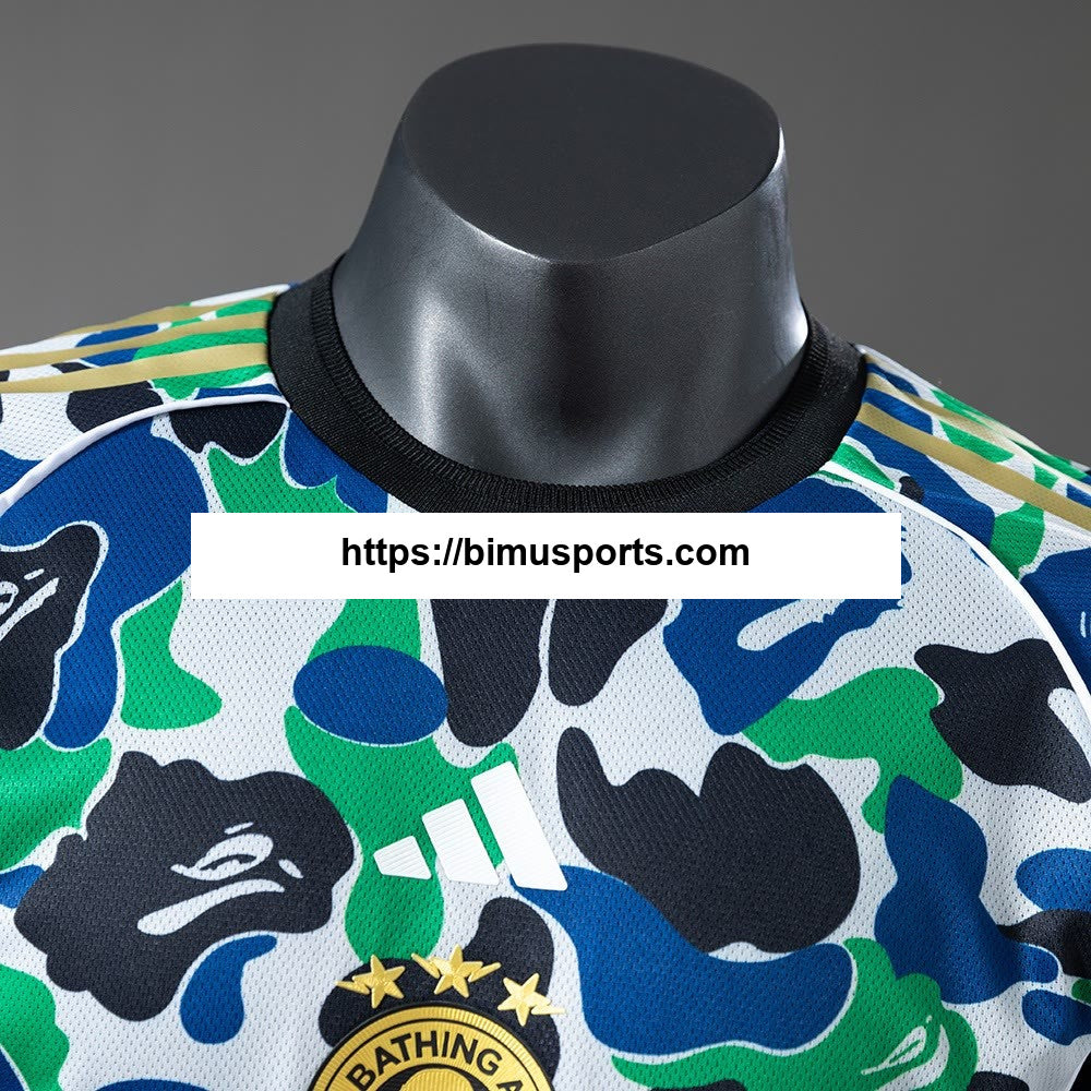 Camisola BAPE Collaboration Player versão