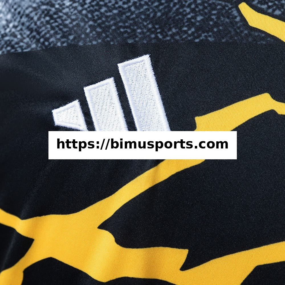 Camisola Real Madrid 25/26 Avengers - Pré-Jogo (Preto e Branco)