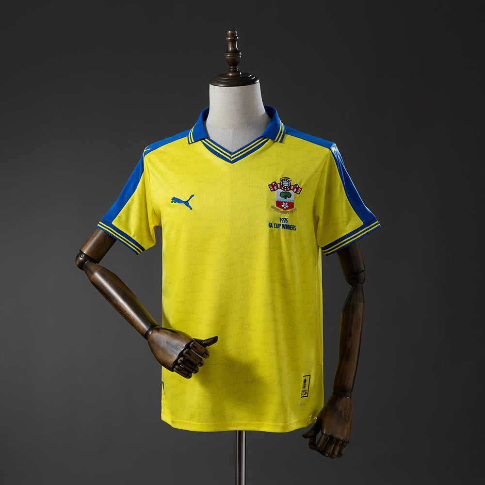 Camisola do 50º aniversário do Southampton 26/27