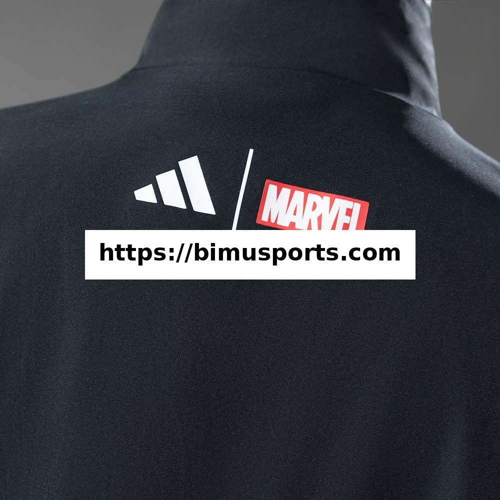 Camisola Real Madrid 25/26 Avengers - Pré-Jogo (Preto) Corta-Vento