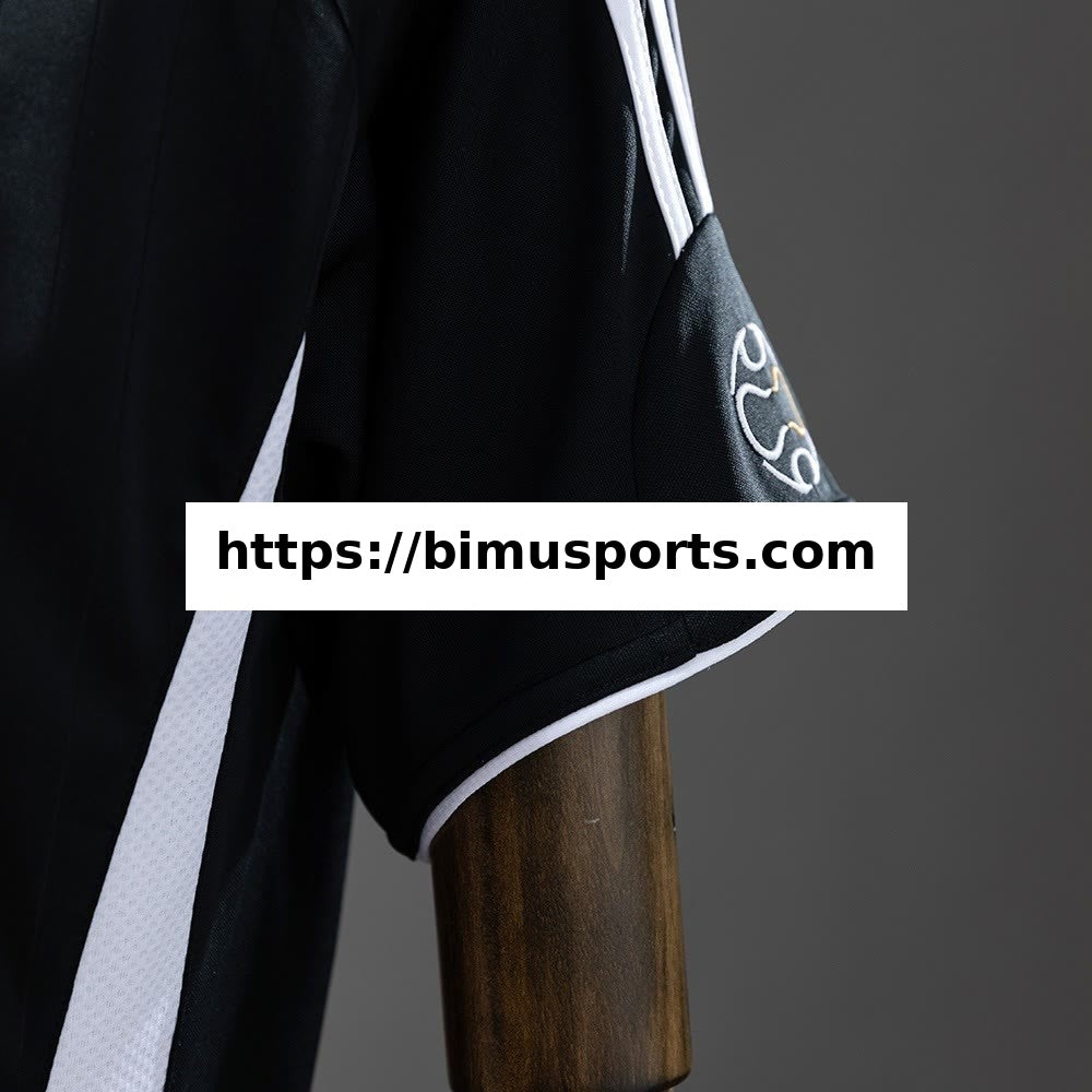 Camisola Retro Real Madrid 06/07 Terceira Alternativa
