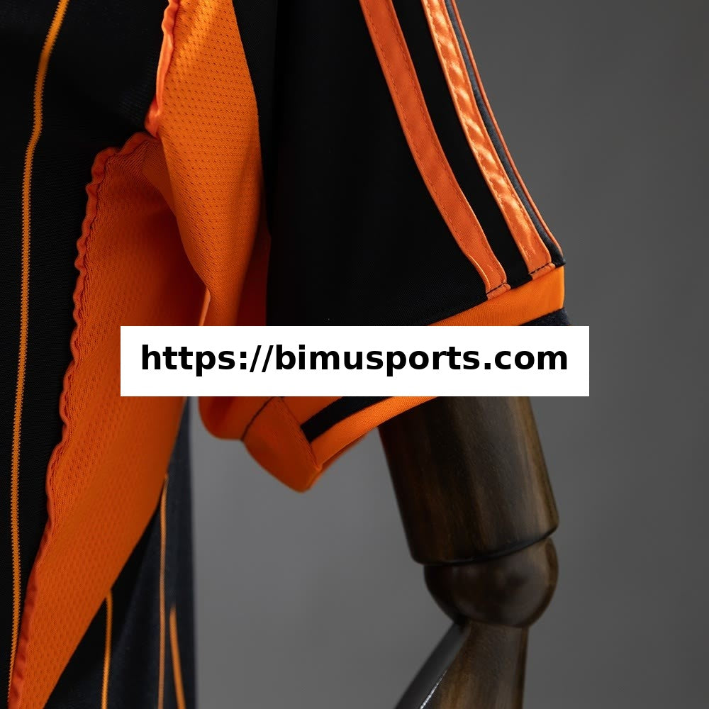 Camisola Real Madrid 25/26 Baseball - Preto e Laranja Às Riscas