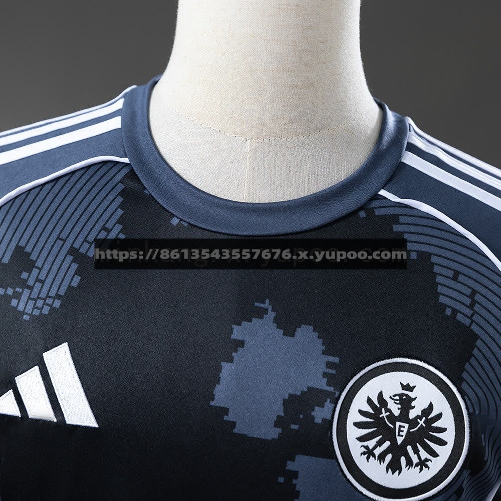 Camisola Terceiro Frankfurt 25/26