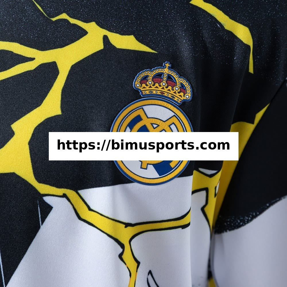 Camisola Real Madrid 25/26 Avengers - Pré-Jogo (Preto e Branco) Infantil Camisolas TAMANHO 16-28