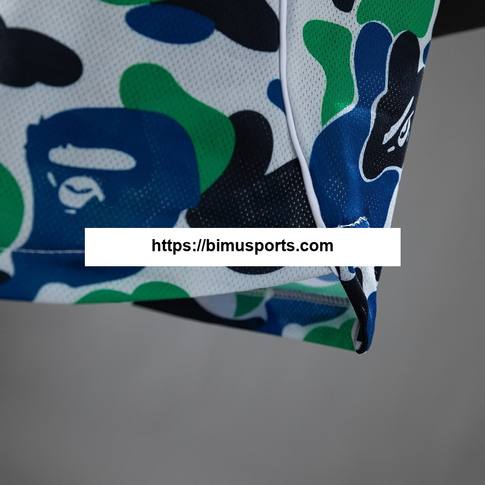 Camisola BAPE Collaboration Player versão