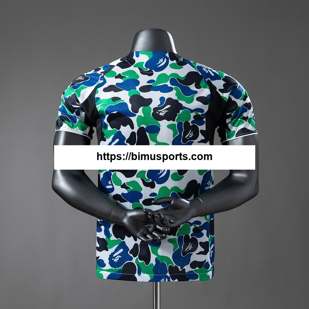 Camisola BAPE Collaboration Player versão